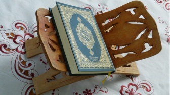 Memilih Guna Lisan di Bulan Ramadan: Membaca Al-Qur'an atau Ghibah?