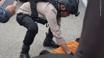 Nyawa Siswa MTs Melayang, Dihantam Helm Oknum Brimob di Maluku