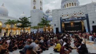 Suasana Berbeda Buka Puasa di Masjid Raya Sheikh Zayed Solo, Siapkan 7.000 Makanan Berat dan Takjil