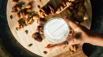 7 Rekomendasi Susu Kurma untuk Sahur Agar Puasa Tidak Lemas