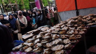 Berbagi Piring Persaudaraan, Kala Ribuan Orang Menyemut Jadi Keluarga Masjid Jogokariyan