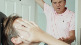 Adu Nasib Antar Generasi: Romantisasi Derita dan Retaknya Empati di Rumah