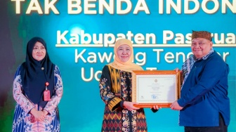 Gubernur Khofifah Serahkan Apresiasi 100 Seniman, 20 Juru Pelihara Cagar Budaya, 46 Sertifikat WBTB
