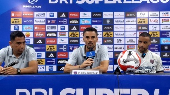 Carlos Pena Nilai Persita Layak Dapat Poin Meski Kalah dari Persib
