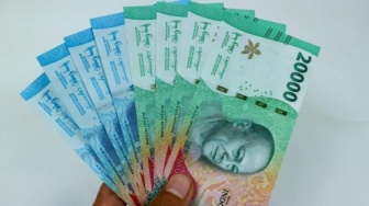 Hukum Menukar Uang Baru Jelang Lebaran, Benarkah Riba? Begini Penjelasan Ulama