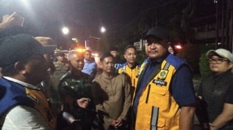 Aksi Dini Hari Bupati Bogor Rudy Susmanto, Pimpin Korve Tambal Lubang Jalur Parung-Kemang