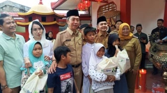 Simbol Kerukunan Bogor, Hangatnya Bukber dan Santunan Dedie A Rachim di Rumah Ibadah Tionghoa