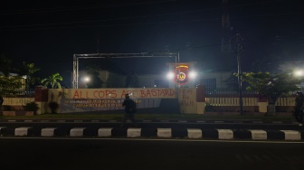 Gerbang Polda DIY Dirobohkan Massa Protes Kekerasan Aparat, Demonstran Corat-coret Tembok Markas