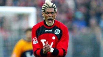 Menemukan Ketenangan dalam Islam Usai Pensiun, Cerita Bek Nyentrik Abel Xavier yang Mualaf