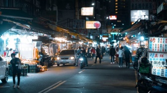 Putaran Tanpa Arah Menjelang Magrib: Pelajaran Kecil dari Jalanan yang Saya Dapat Saat Ngabuburit