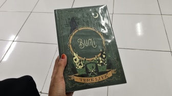 Membuka Portal Dunia Baru di Novel Bumi Karya Tere Liye