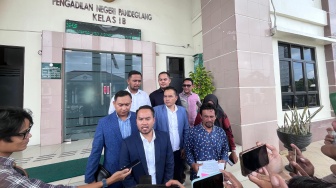 Tukang Ojek Pandeglang Gugat Pemerintah Rp100 Miliar Usai Siswa SD Tewas Akibat Jalan Berlubang