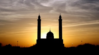 Melipat Jaring di Jalan Raya: Mengembalikan Marwah Pembangunan Masjid