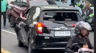 Kronologi Pemobil Calya Hitam Ugal-ugalan Lawan Arah di Gunung Sahari, Ternyata Pelatnya Palsu