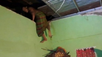 Pria di Gowa Tega Cabuli Mertua Sendiri Jelang Sahur, Naik ke Atap Rumah Saat Ditangkap