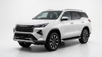 Bocoran Desain Toyota Fortuner Terbaru Terungkap, Opsi Hybrid dengan Layar Raksasa Segera Mengaspal