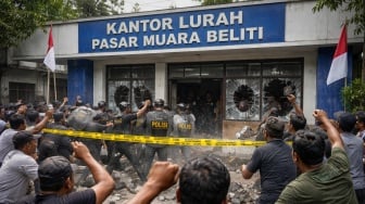 Ricuh di Musi Rawas! Kantor Lurah Pasar Muara Beliti Diserbu Warga, Ini Pemicunya