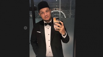Virgoun Lepas Status Duda Sore Ini, Intip Penampilan Gagahnya Pakai Peci Hitam