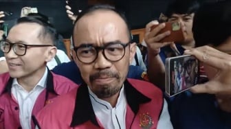 Momen Eks Dirut Pertamina Patra Niaga Riva Siahaan Menangis Jelang Vonis Perkara Tata Kelola Minyak