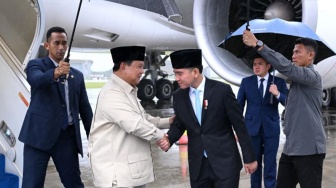 Kembali ke Tanah Air Usai Lawatan, Ini Oleh-oleh yang Dibawa Prabowo