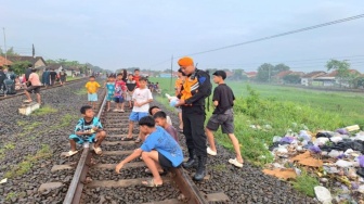 Tragedi Rel Kereta: 16 Nyawa Melayang, KAI Ingatkan Bahaya Ngabuburit di Jalur Terlarang