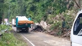Longsor Putus Jalur Utama PacitanPonorogo, Lalu Lintas Kini Buka Tutup