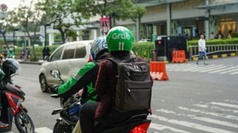 Ekonom UGM Wanti-wanti: Jangan Sampai WFH Demi Hemat BBM 'Bunuh' Warung dan Ojol