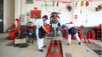 Ketika Ganti Oli Jadi Sesi Curhat: Kenapa Sih Enggan ke Bengkel Resmi?