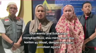 Viral, Pelesetkan Ayat Al-Qur'an Saat Live Facebook, Dua IRT di Bulukumba Diciduk Polisi
