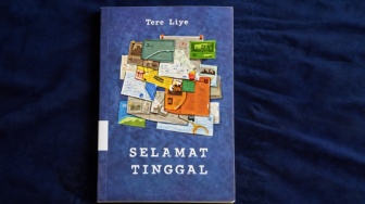 Antara Idealisme dan Uang: Realita Pembajakan Buku dalam Selamat Tinggal