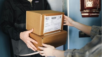 Paket Menumpuk, Kurir Kewalahan: Wajah Lain Ramadan Jelang Lebaran