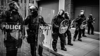 Ketika Seragam Mengaburkan Empati: Tragedi Tual dan Psikologi Kekuasaan