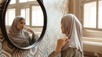 Opornya Hangat, Tapi Kok Hati Dingin? Rahasia di Balik Rasa Hampa Saat Bulan Suci