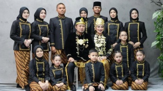 Gen Halilintar Kalah, Gubernur Kaltim dan Istri 'Noni Belanda' Punya 13 Anak