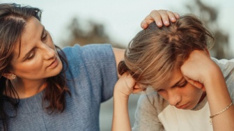 Seni Curhat ke Orang Tua: Baru Ngomong "A", Eh Nasihatnya Sudah Sampai "Z"