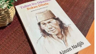 Tuhan Nggak Butuh Pengacara: Belajar Beragama "Santuy" tapi Berisi Bareng Mbah Nun