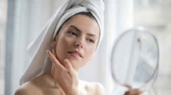 4 Sunscreen Glycerin untuk Kulit Kering saat Puasa, Tetap Lembap Seharian!