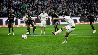 Penalti Penentu Kevin Diks! Gladbach Akhiri Tren 7 Laga Tanpa Kemenangan
