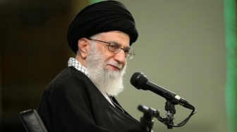 Donald Trump Klaim Serangan Sukses, Pemimpin Iran Ayatollah Ali Khamenei Disebut Tewas di Kantornya