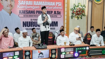 Safari Ramadan, Momen Kaesang Pangarep Disuguhi Sate di Ponpes Nurul Qadim Probolinggo