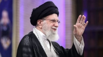 Kisah Ali Khamenei sebelum Gugur: Sempat Difitnah Tajir Melintir, padahal Sepatunya Buluk