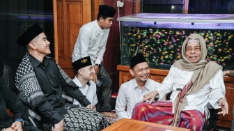 Berkunjung ke Pesantren Al Falah Ploso, Kaesang Didoakan Sukses