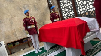 Salat Jenazah Try Sutrisno Digelar di Masjid Agung Sunda Kelapa, Bahlil dan Prasetyo Hadi Hadir