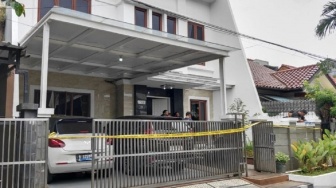 Horor Sahur di Bekasi: Perampokan Maut di Jatibening, Suami Tewas dan Istri Kritis