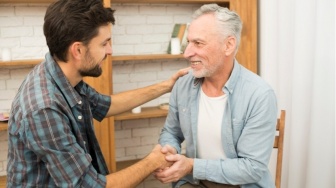 Bolehkan Zakat Mal dan Fitrah Diberikan Kepada Orang Tua? Begini Hukumnya