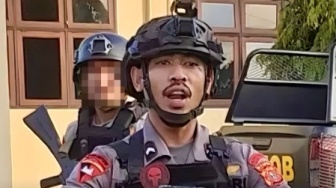 Ketika Helm Baja Menjadi Senjata: Saatnya Memulangkan Brimob ke Posnya