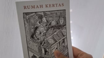 Rumah Kertas: Ketika Cinta Buku Kelewat Batas Sampai Jadi Tembok Rumah