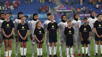Nyanyi Lagu Kebangsaan Dituding Terpaksa, Aksi Manis Striker Iran Bikin Dunia Tersentuh