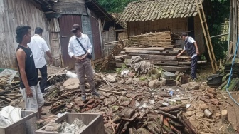 Rumah Nenek 90 Tahun di Situbondo Roboh Diterjang Angin Kencang, Begini Nasib Korban