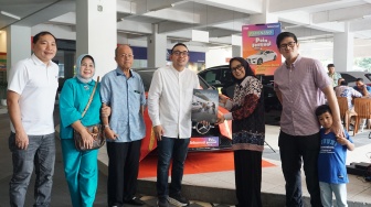 Pelanggan Asal Medan Bawa Pulang Mobil Mewah dari Telkomsel